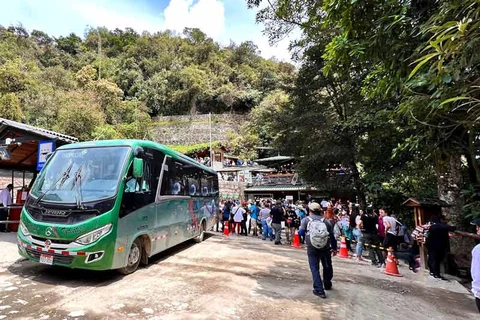 Bus Machu Picchu - Aguas Calientes