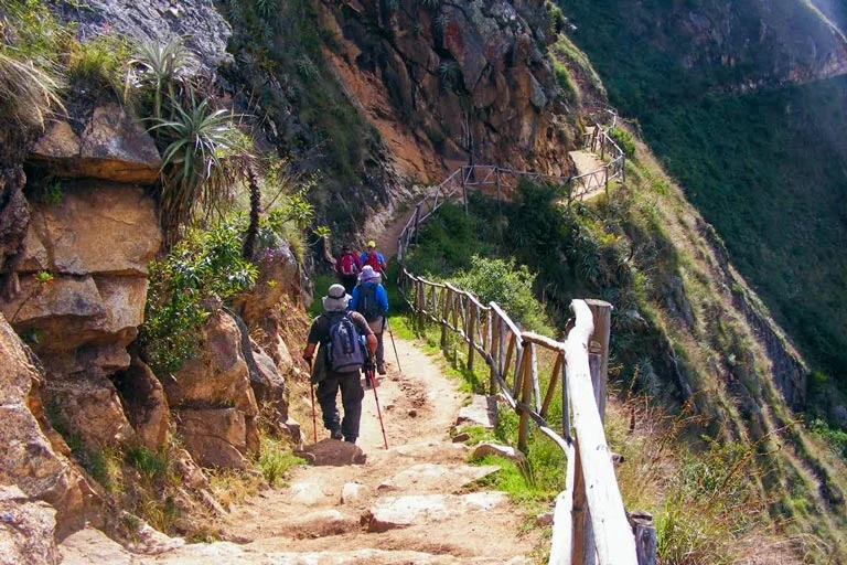 Así es el camino al sitio arqueológico de Choquequirao