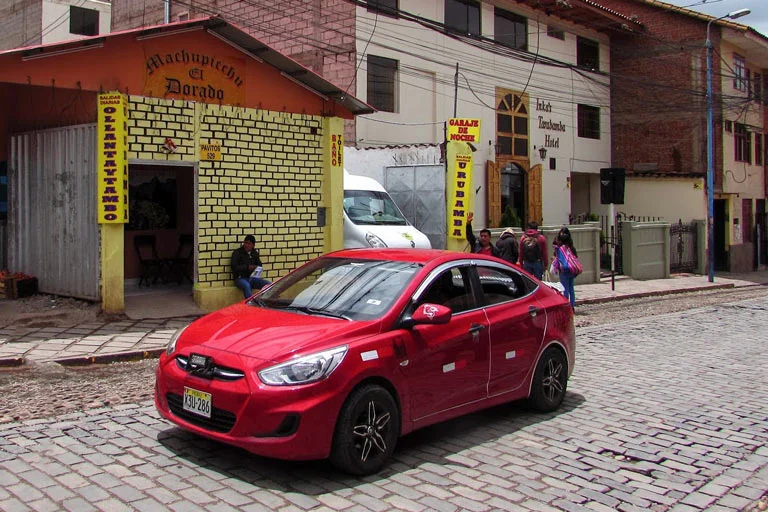 Servicio de taxi a Ollantaytambo en la Calle Pavitos