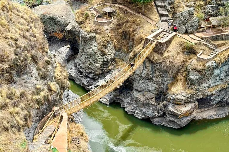 Vista completa del Puente Q’eswachaka